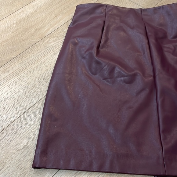 Dynamite size large, pleather burgundy skirt - Picture 3 of 3